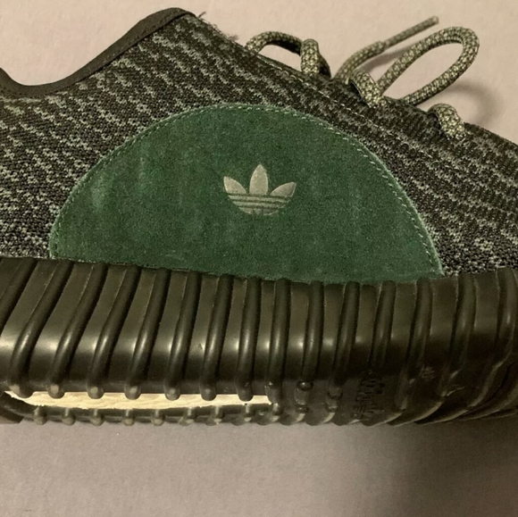 Yeezys 350 size 11 - Picture 2 of 6